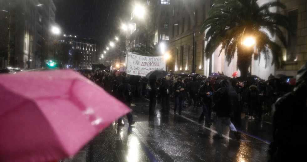 «Το αίμα των νεκρών θα σε κυνηγά» – Ποτάμι οργής στην Αθήνα