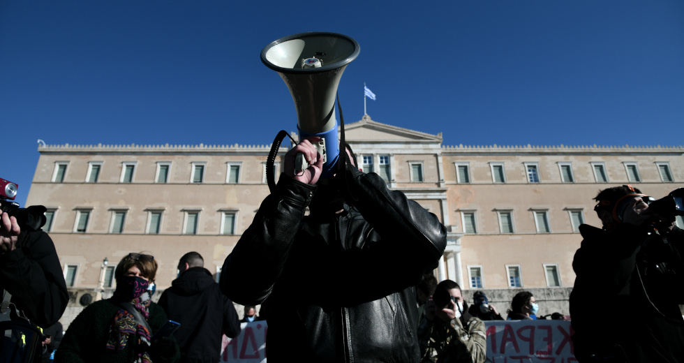Έσπασαν στον δρόμο τον αυταρχισμό της κυβέρνησης