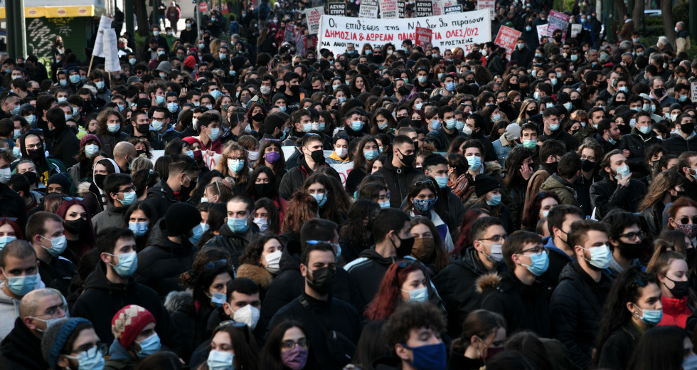 Έσπασαν στον δρόμο τον αυταρχισμό της κυβέρνησης