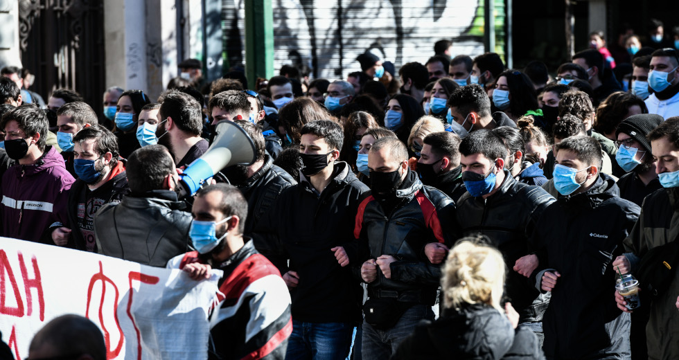 Έσπασαν στον δρόμο τον αυταρχισμό της κυβέρνησης