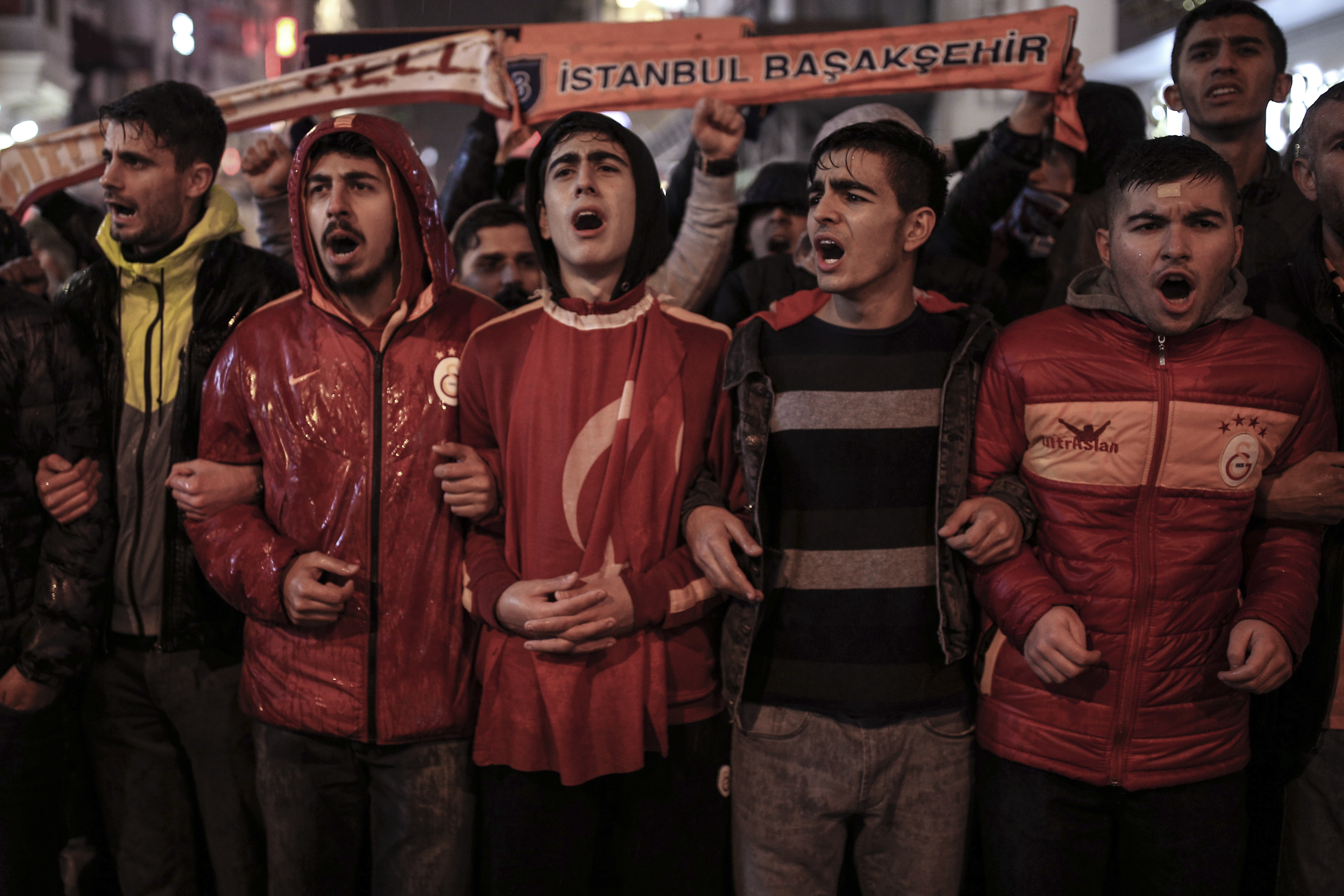 Εκατοντάδες συλλήψεις στελεχών του φιλοκουρδικού κόμματος στην Τουρκία