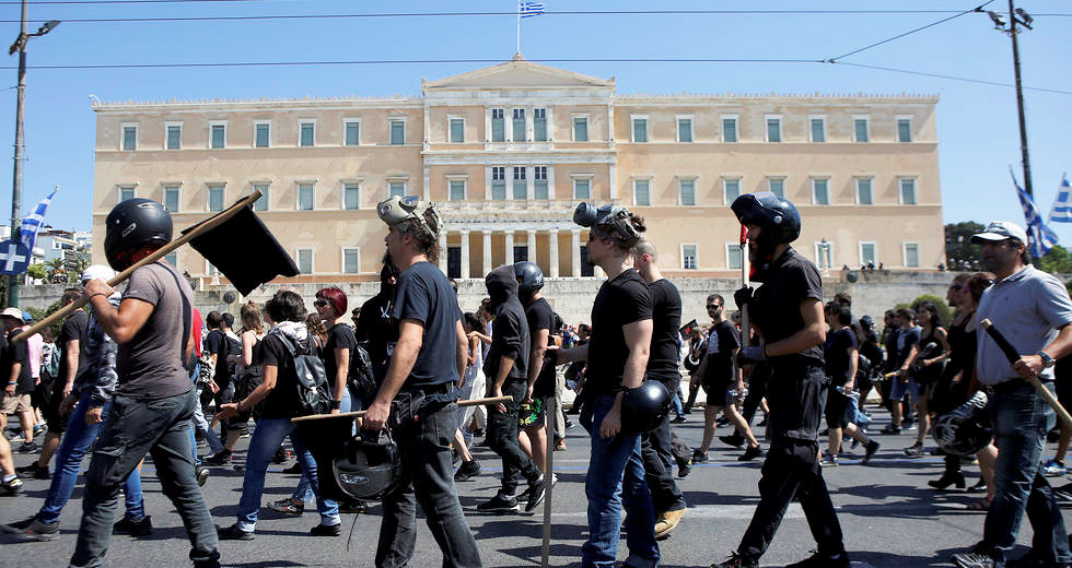 Βροντερή απάντηση στην καταστολή