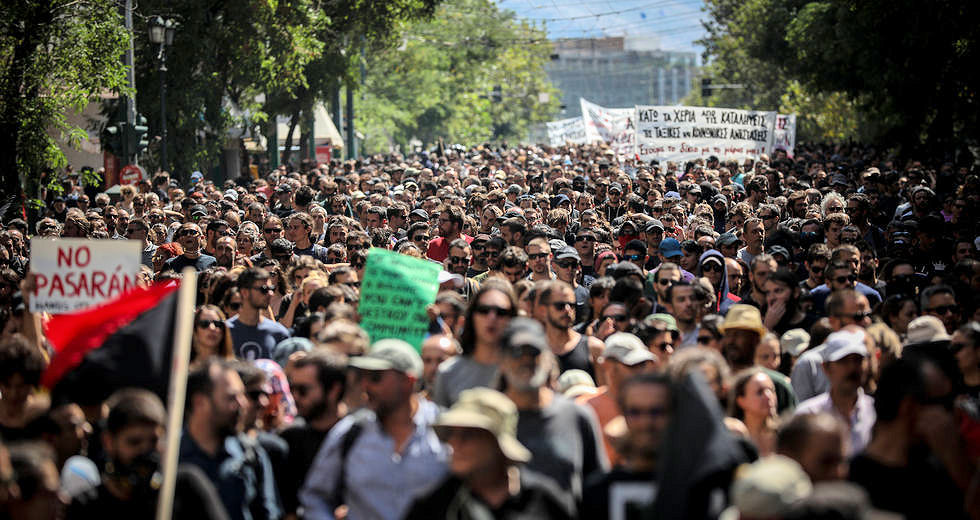 Βροντερή απάντηση στην καταστολή