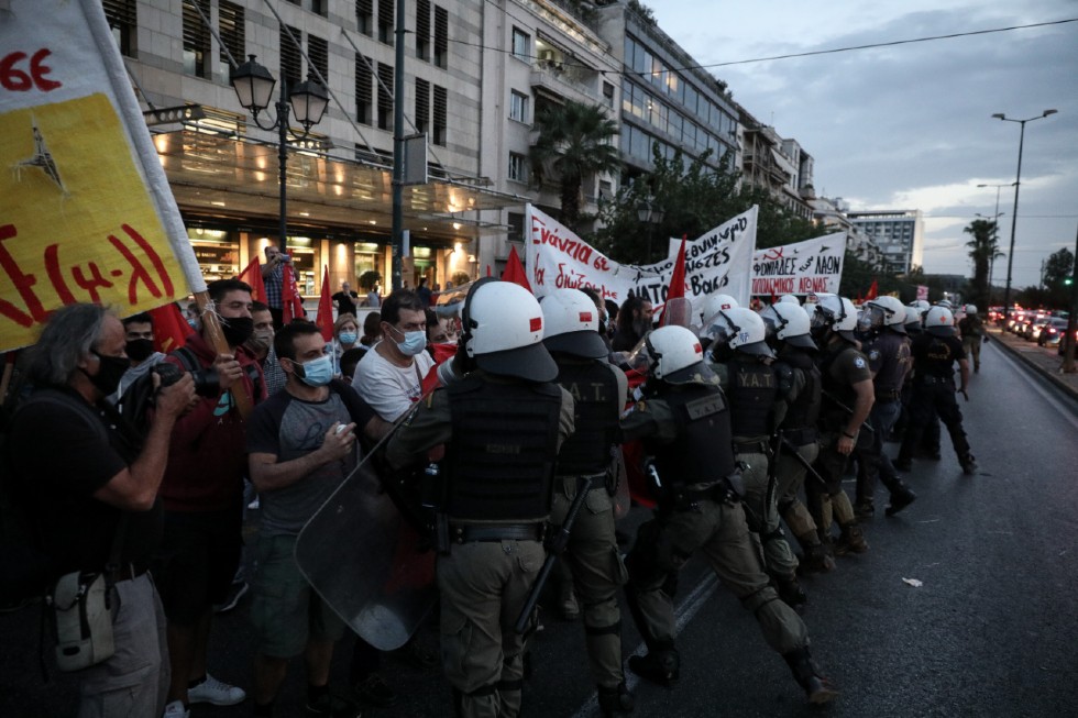 Με ξύλο και χημικά απάντησε η κυβέρνηση στις διαδηλώσεις κατά του Πομπέο