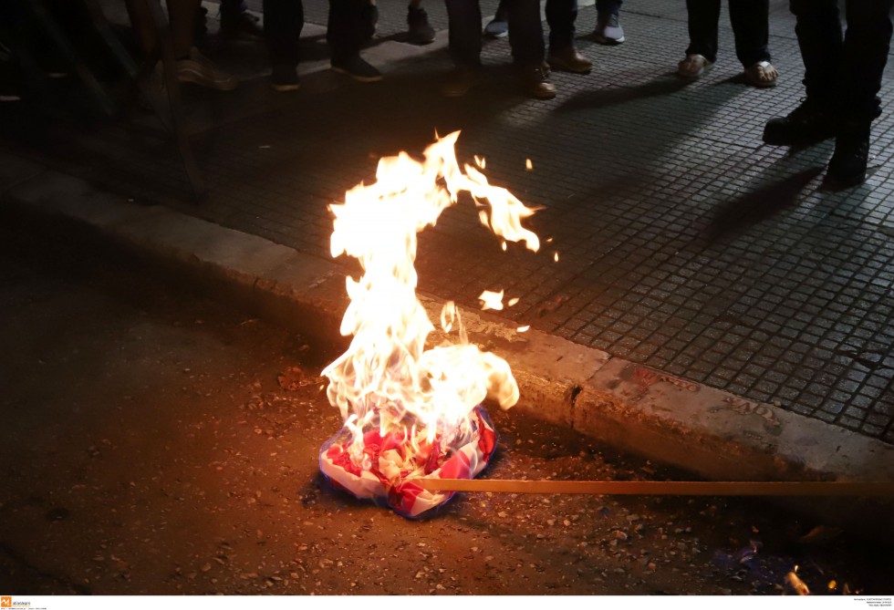 Με ξύλο και χημικά απάντησε η κυβέρνηση στις διαδηλώσεις κατά του Πομπέο