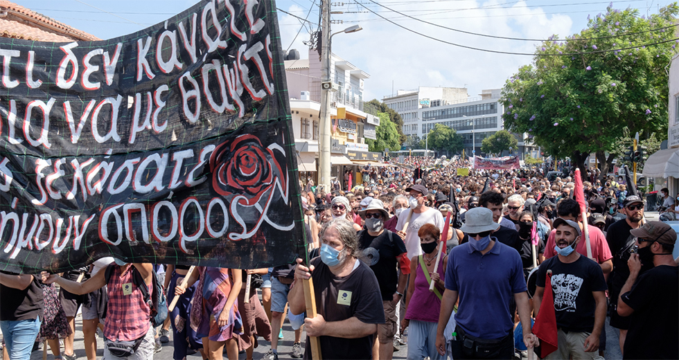 Κατέκλυσαν τα Χανιά για τη rosa nera – Χιλιάδες άνθρωποι κατά της «ξενοδοχοποίησης»