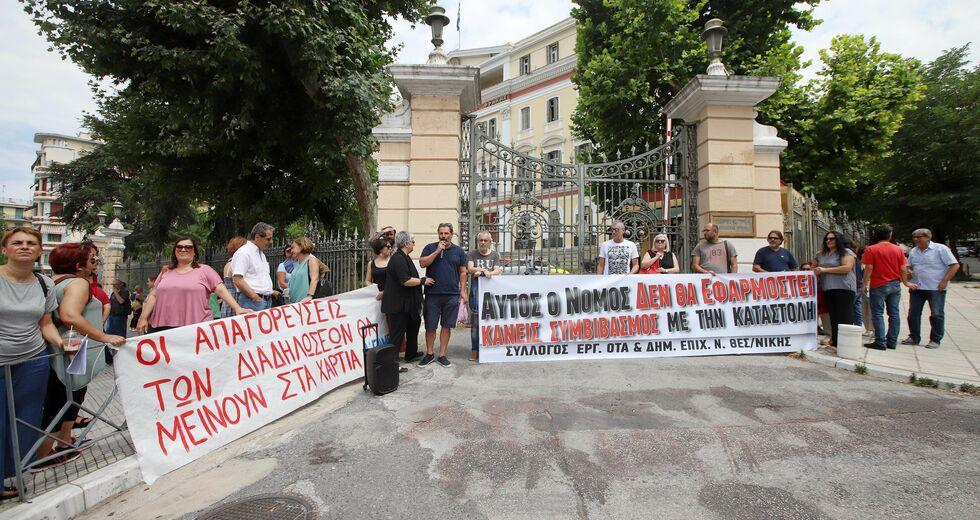 Αγνοεί επιδεικτικά τους θεσμικούς παράγοντες ο Μ. Χρυσοχοΐδης