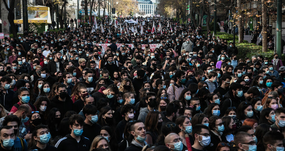 Υπό το καθεστώς λοκντάουν θέλουν να περάσει το «νομοσχέδιο-έκτρωμα»