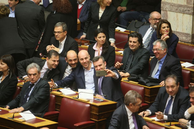 Τέρμα οι αυταπάτες, με ή χωρίς γραβάτες
