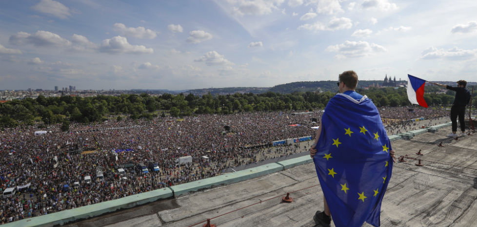 Λαοθάλασσα απαίτησε την παραίτηση του Τσέχου πρωθυπουργού