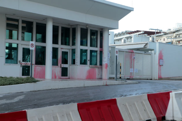 Μπογιές στην αμερικανική πρεσβεία από τον «Ρουβίκωνα» – Δύο συλλήψεις