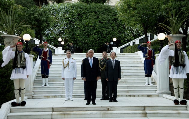 Με μηνύματα σε εσωτερικό και εξωτερικό η γιορτή της Δημοκρατίας