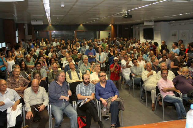 Κοσμοσυρροή για τη… ρήξη