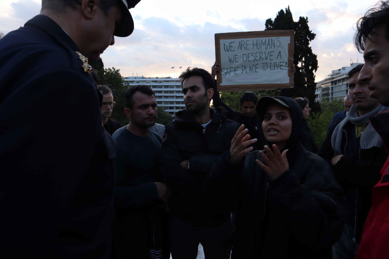 Αναζητούν… στέγη στο Σύνταγμα μετά την εκκένωση των καταλήψεων