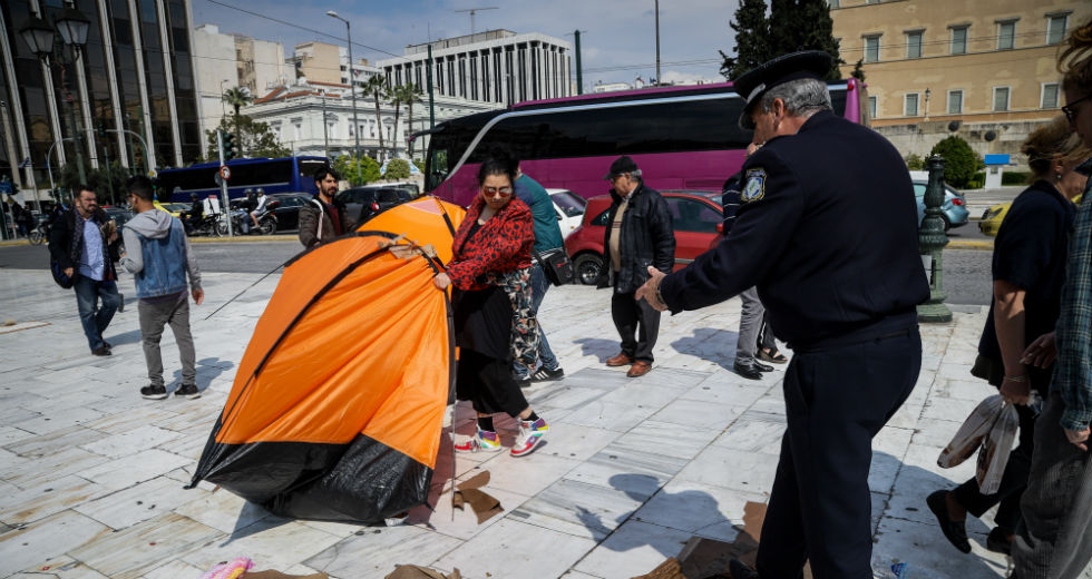 Αποχώρησαν οι πρόσφυγες από το Σύνταγμα