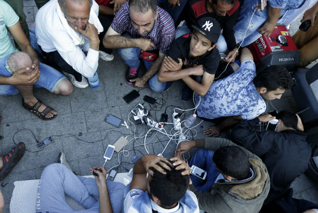 «Αιχμάλωτοι» πρόσφυγες στο σταθμό της Βουδαπέστης