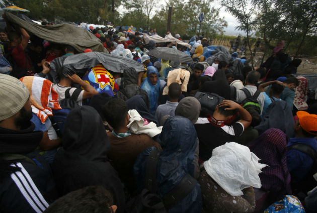 Άνοιξαν τα σύνορα στην Ειδομένη μέσα σε εκρηκτικό κλίμα