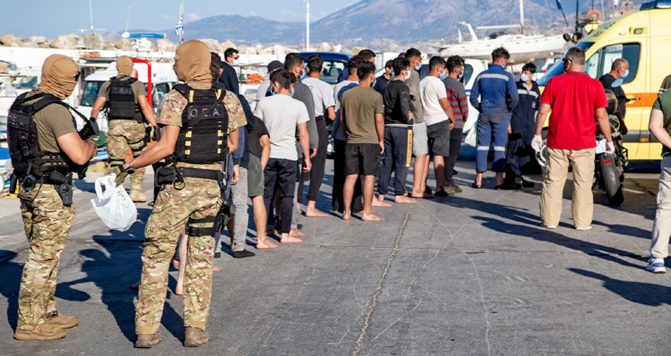 Στο κλειστό γυμναστήριο της Ιεράπετρας μεταφέρθηκαν οι 32 πρόσφυγες