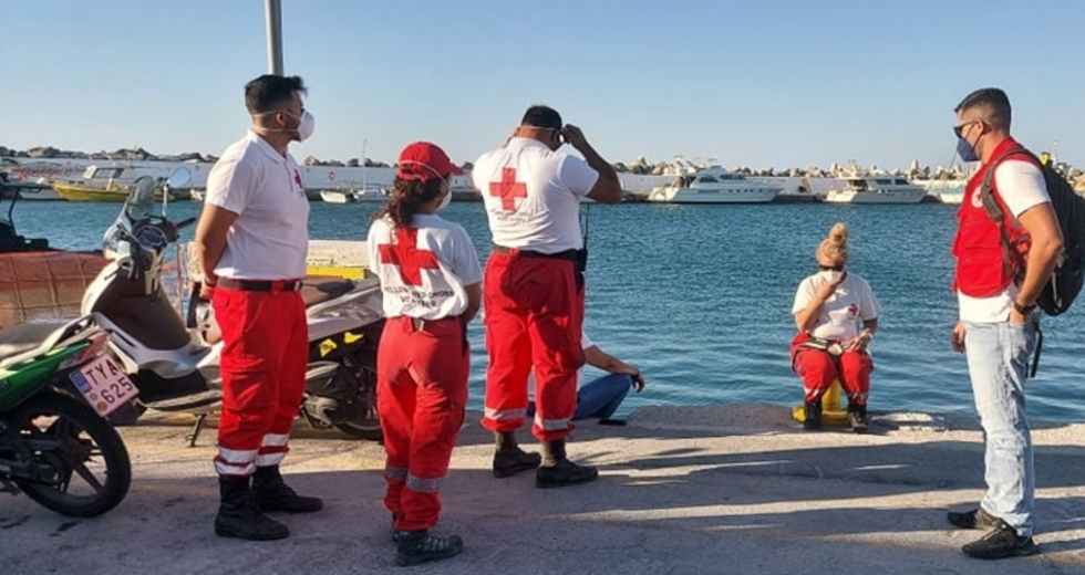 Στο κλειστό γυμναστήριο της Ιεράπετρας μεταφέρθηκαν οι 32 πρόσφυγες