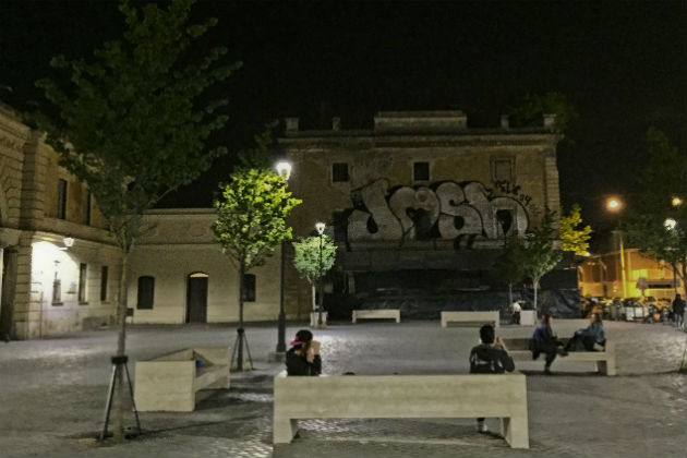 Παιδιά μόνα τους στις «σκοτεινές» πιάτσες της Ευρώπης