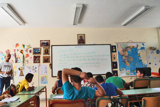 Εκπαιδεύοντας προσφυγόπουλα στο Μεταξουργείο