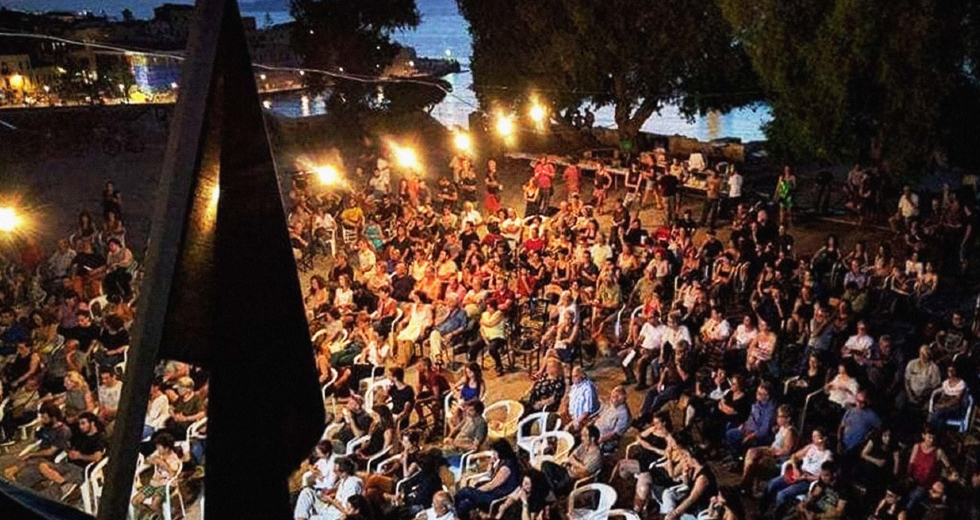 Πρόταση αυτοδιαχείρισης των κτιρίων στον λόφο Καστέλι από τη Rosa Nera