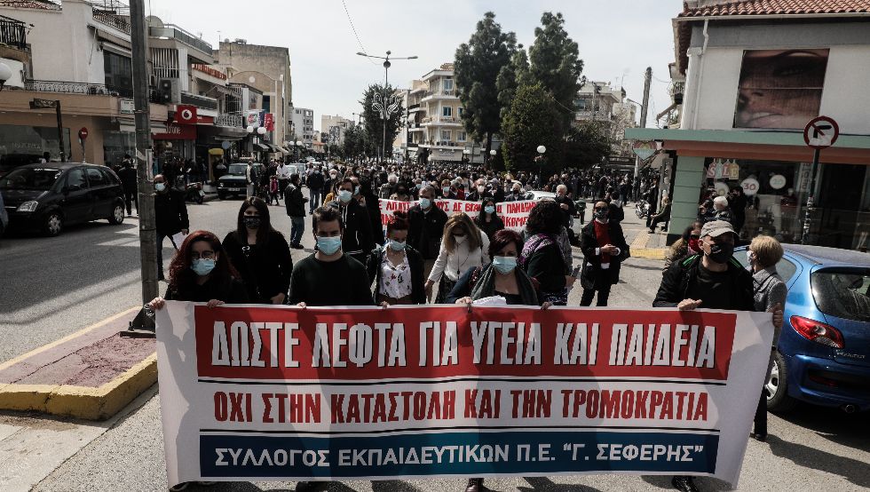 Οι γειτονιές γέμισαν ξανά χρώματα, φωνές και μουσική
