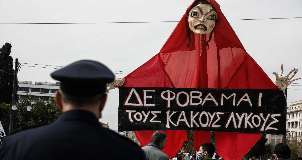 Οι γειτονιές γέμισαν ξανά χρώματα, φωνές και μουσική