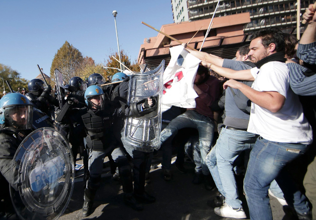 Συγκρούσεις με την αστυνομία για τον Μπερλουσκόνι