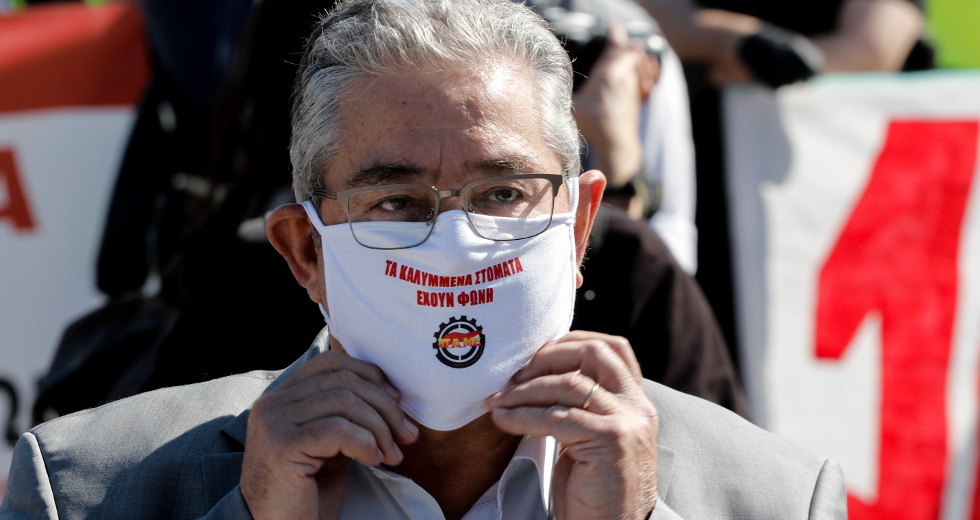 Διαδηλώσεις με κοινωνική απόσταση και κυβερνητικές απειλές