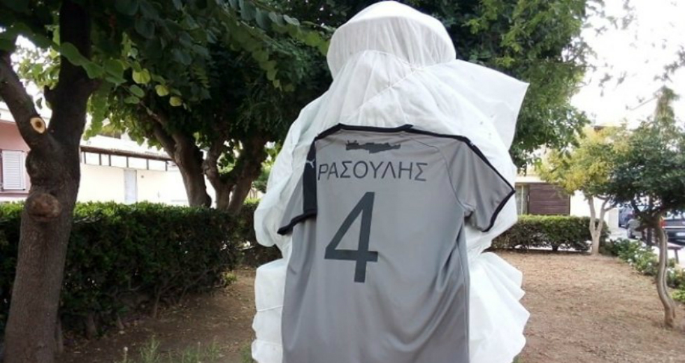 Αποκαλυπτήρια της προτομής του Μανώλη Ρασούλη στο Ηράκλειο