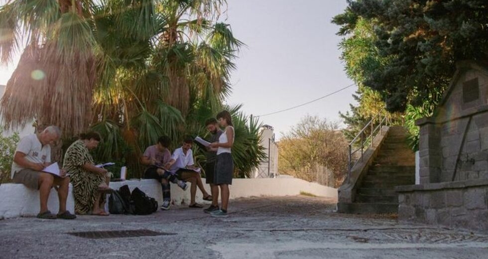 Θεατρικό σεργιάνι στις μνήμες και στους δρόμους του Αη Στράτη