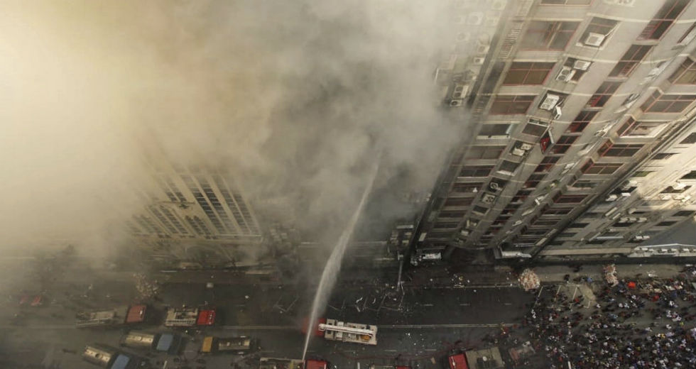 Πολλοί εγκλωβισμένοι από φωτιά σε 19ώροφο κτίριο του Μπανγκλαντές