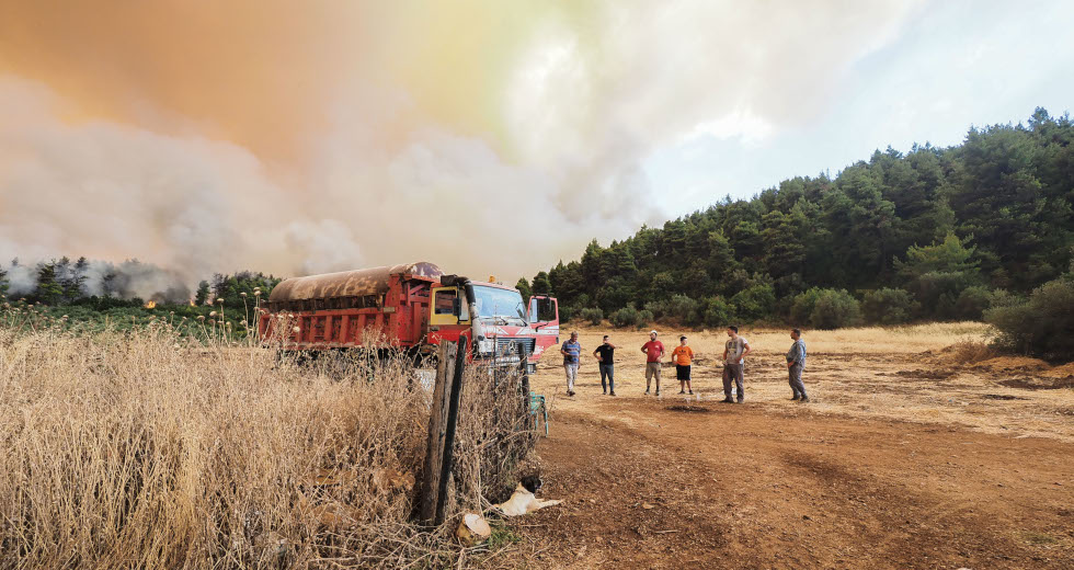 Τραγωδία: Σε πλήρη εξέλιξη τα πύρινα μέτωπα σε Ηλεία, Εύβοια, Μεσσηνία
