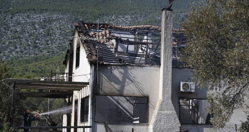 Δύσκολη νύχτα με τις φλόγες στο Πόρτο Γερμενό