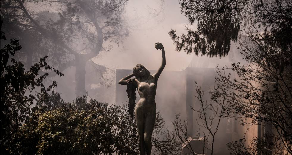 Αποκαρδιωτικές εικόνες απ’ τη φωτιά σε Κορινθία – Δυτ. Αττική