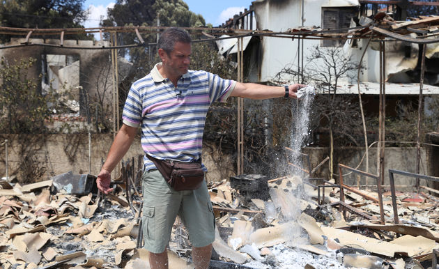 «Σκόνη, ό,τι μου είχε μείνει από τους γονείς μου έγινε σκόνη…»