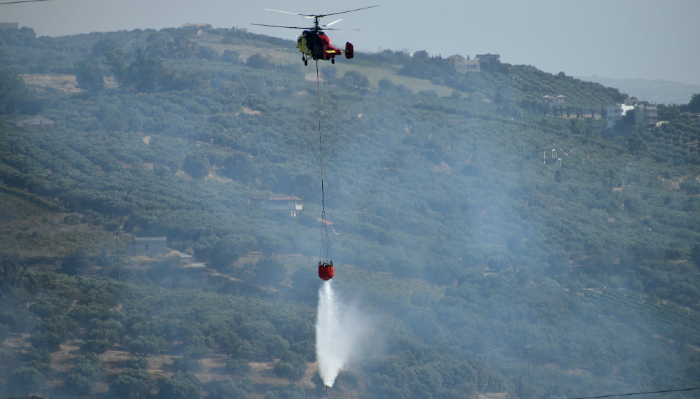 Μεγάλη κινητοποίηση της πυροσβεστικής για φωτιά λίγο έξω από το Ηράκλειο