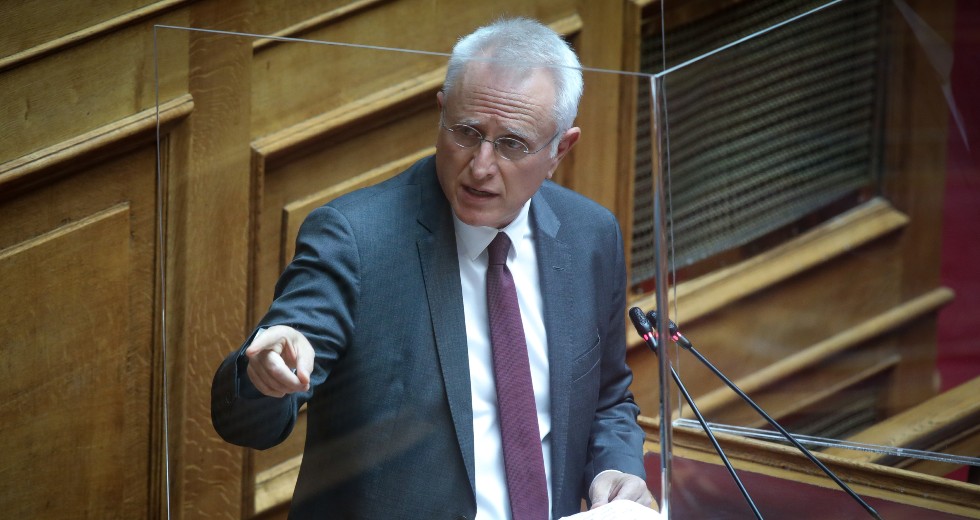 Σφυροκόπημα κατά της κυβέρνησης για την παρακολούθηση Ανδρουλάκη
