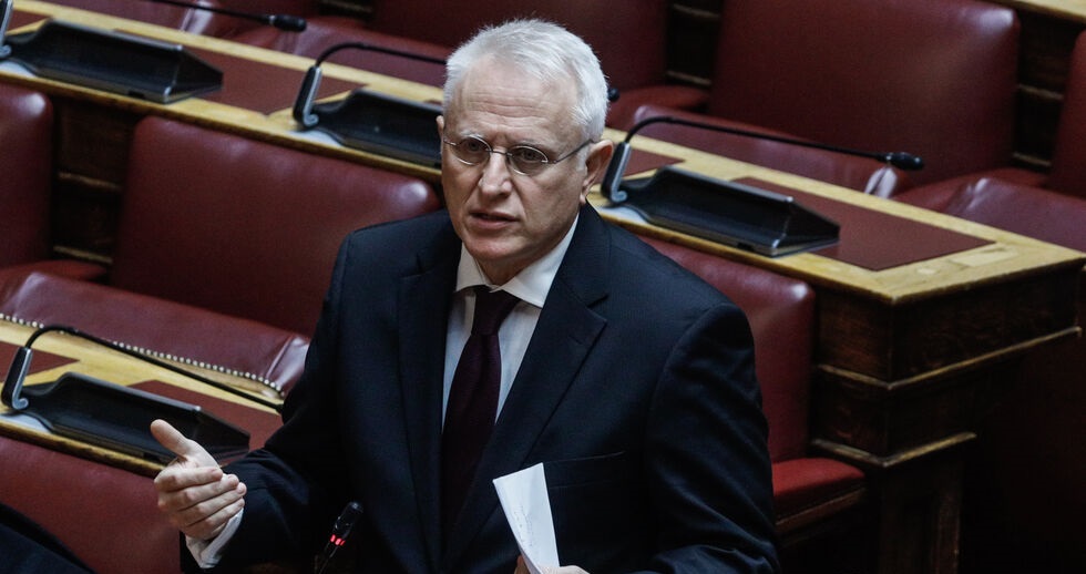 Απαξιωτικό το Μαξίμου για τη βίλα στην Τήνο