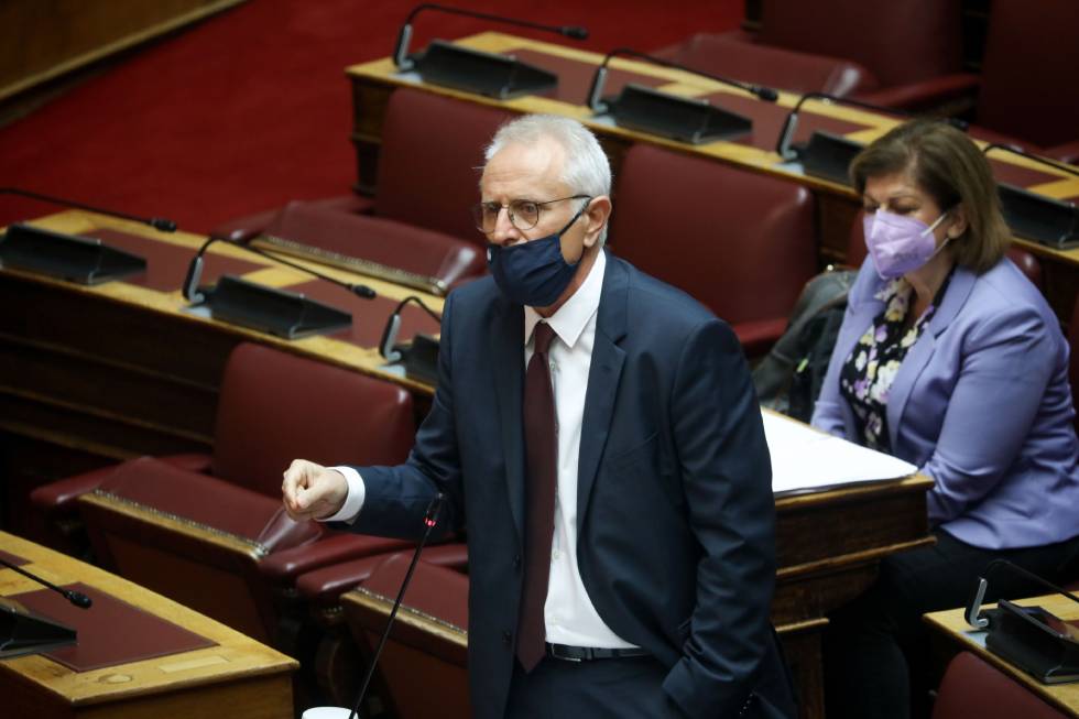 Live η σύγκρουση για την Εξεταστική στις «λίστες Πέτσα»  