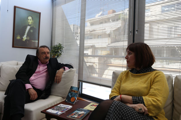 «Βρισκόμαστε υπό επιτήρηση· μας κατασκοπεύουν ώστε να χειραγωγούν την ψήφο μας»