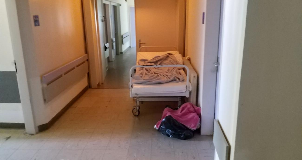 Βγήκαν πάλι τα ράντζα στην Ψυχιατρική Κλινική του ΠΑΓΝΗ