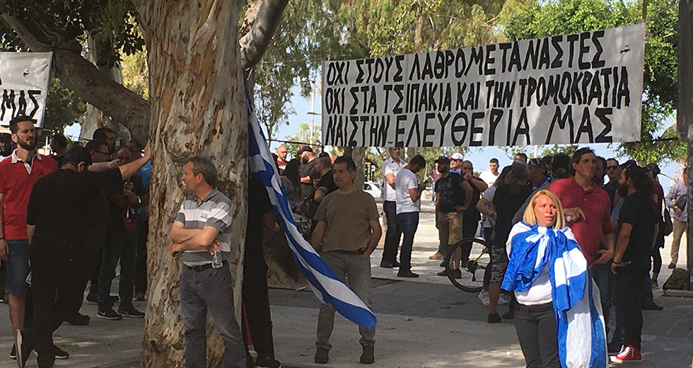 Ξεχείλισε το μίσος στη ρατσιστική συγκέντρωση στο Ηράκλειο
