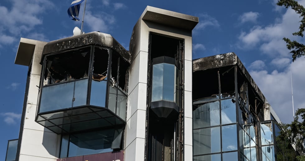 Πυρκαγιά στο κτήριο που στεγάζονται Real FM 97,8 και Real News – Βρέθηκαν γκαζάκια