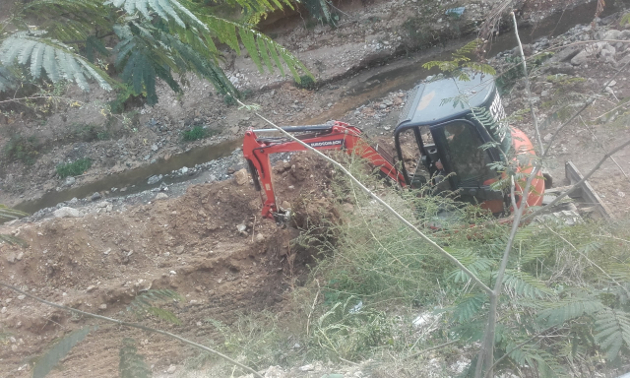 Διαμαρτυρία για νέο μπάζωμα στο ρέμα Πικροδάφνης