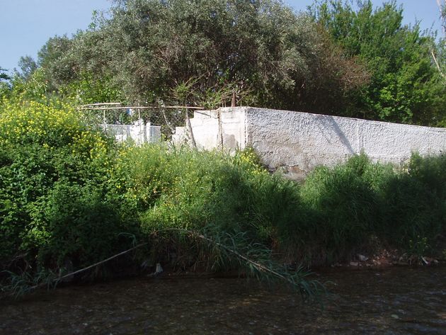 Αντιπλημμυρικά με τα αυθαίρετα στη θέση τους!