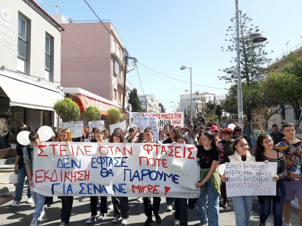 «Βούλιαξε» η Κρήτη από τα συλλαλητήρια