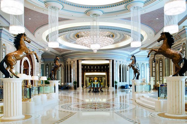 Η «χρυσή φυλακή» του Ritz- Carlton
