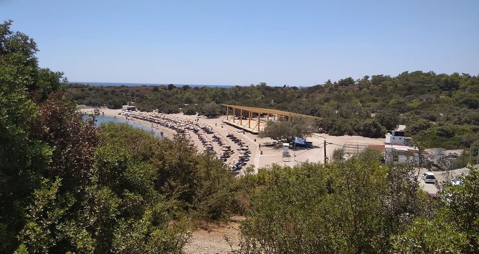 Αυθαίρετο τερατούργημα στην παραλία Γλύστρα της Ρόδου